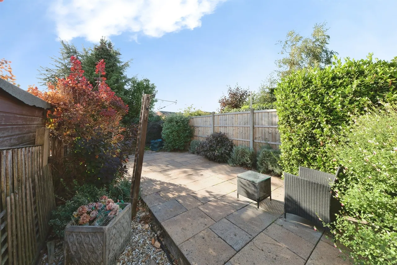 London Street, New Whittington, S43, photo 13