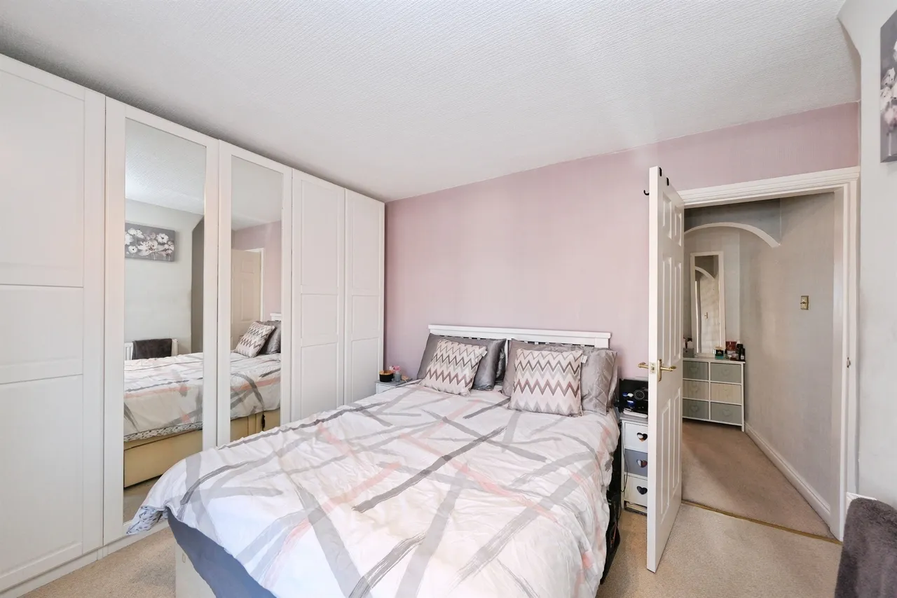 London Street, New Whittington, S43, photo 6
