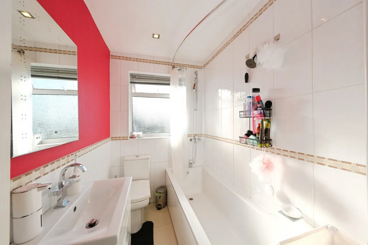 London Street, New Whittington, S43, photo 9