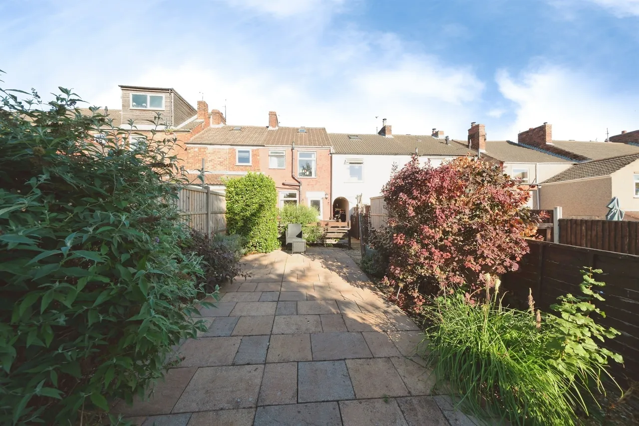 London Street, New Whittington, S43, photo 12