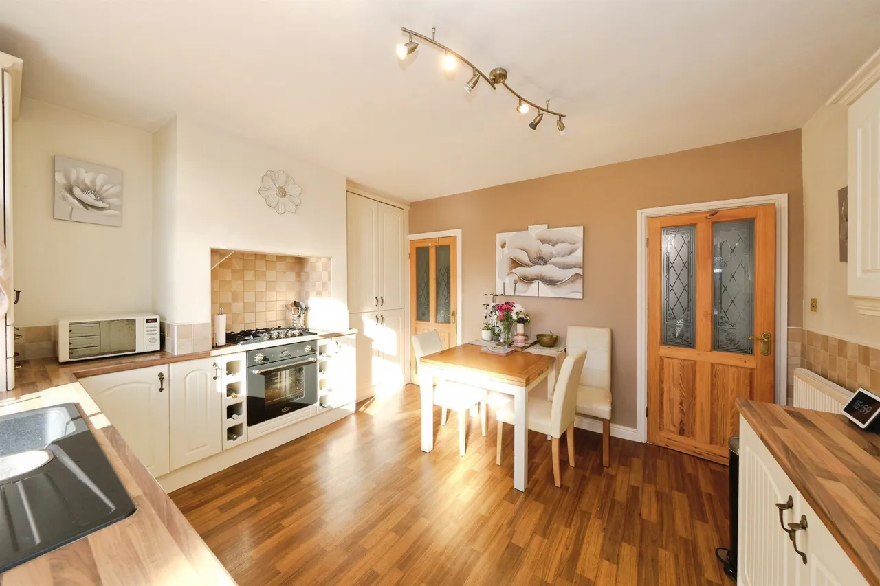 London Street, New Whittington, S43, photo 4