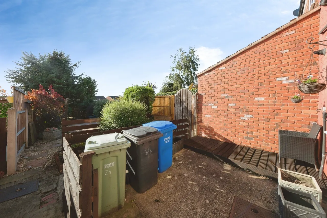London Street, New Whittington, S43, photo 15
