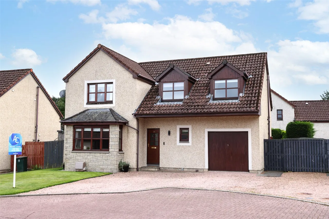 5 bed house for sale, Marshall Way, Luncarty, PH1