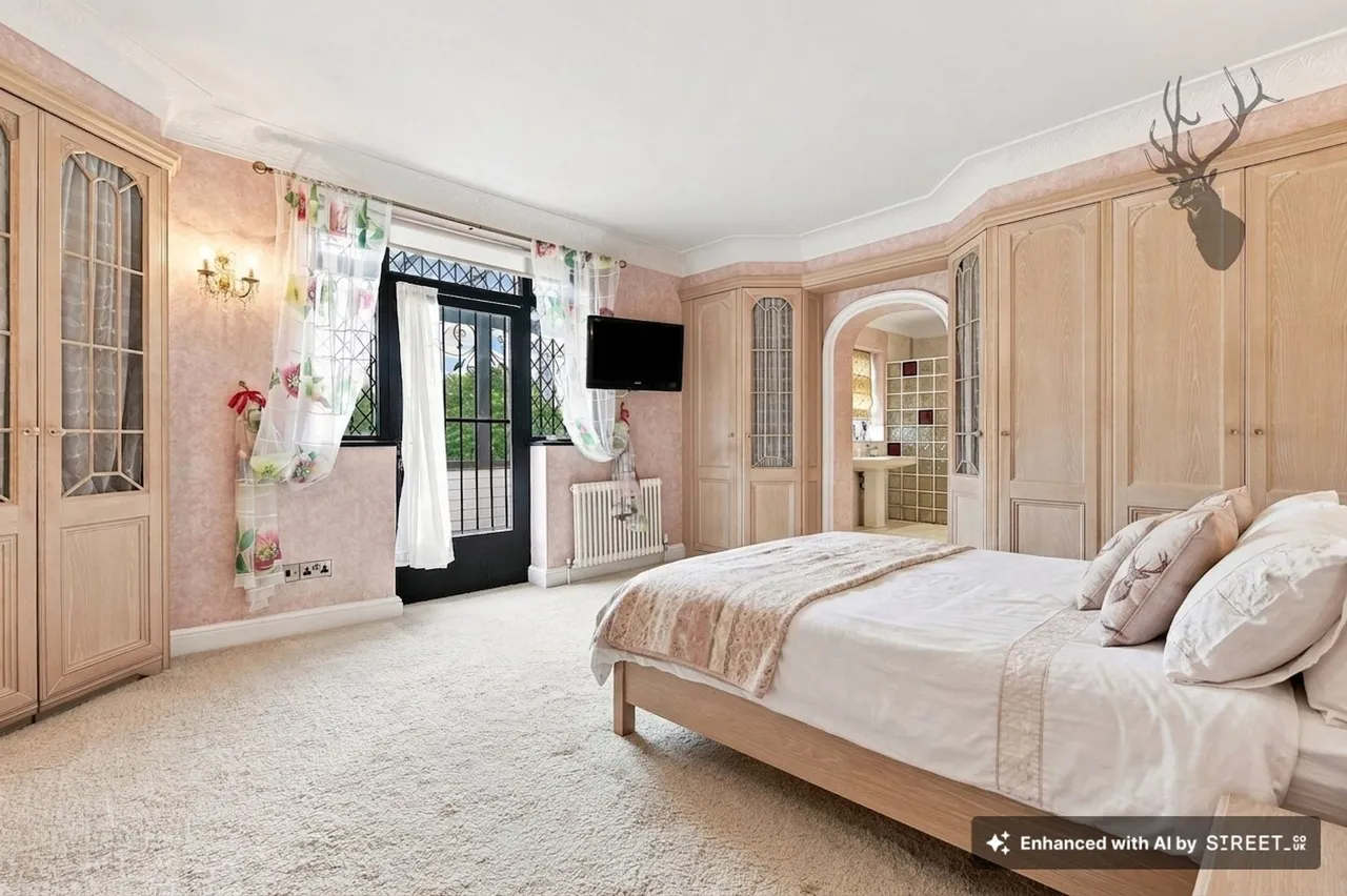 Bury Road, London, E4, photo 32