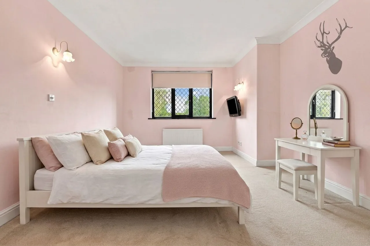 Bury Road, London, E4, photo 35