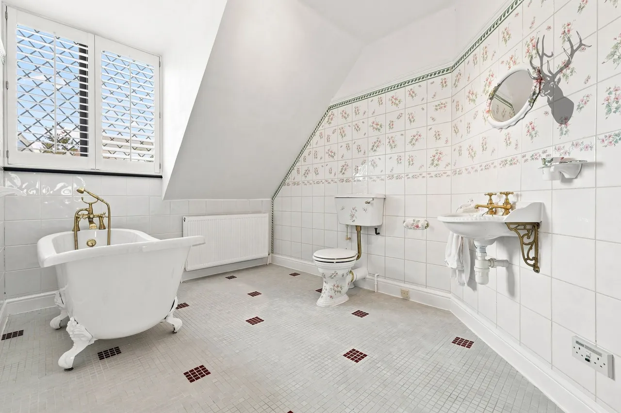 Bury Road, London, E4, photo 24