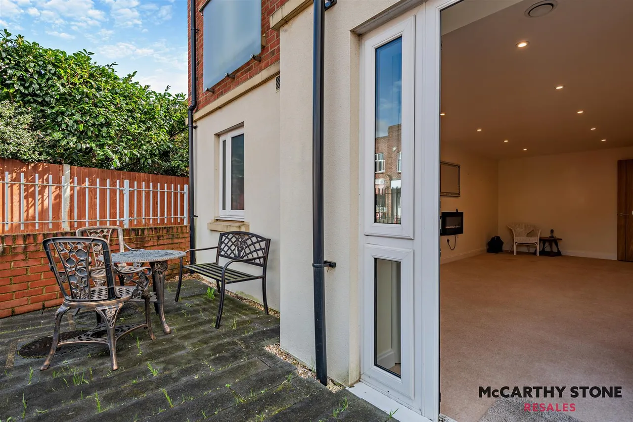 Macaulay Road, Broadstone, BH18, photo 3