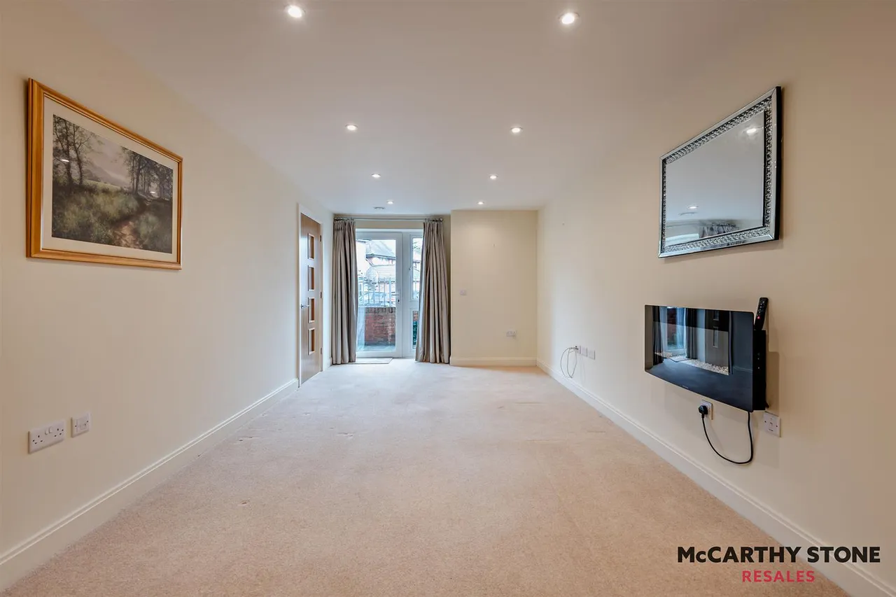 Macaulay Road, Broadstone, BH18, photo 2