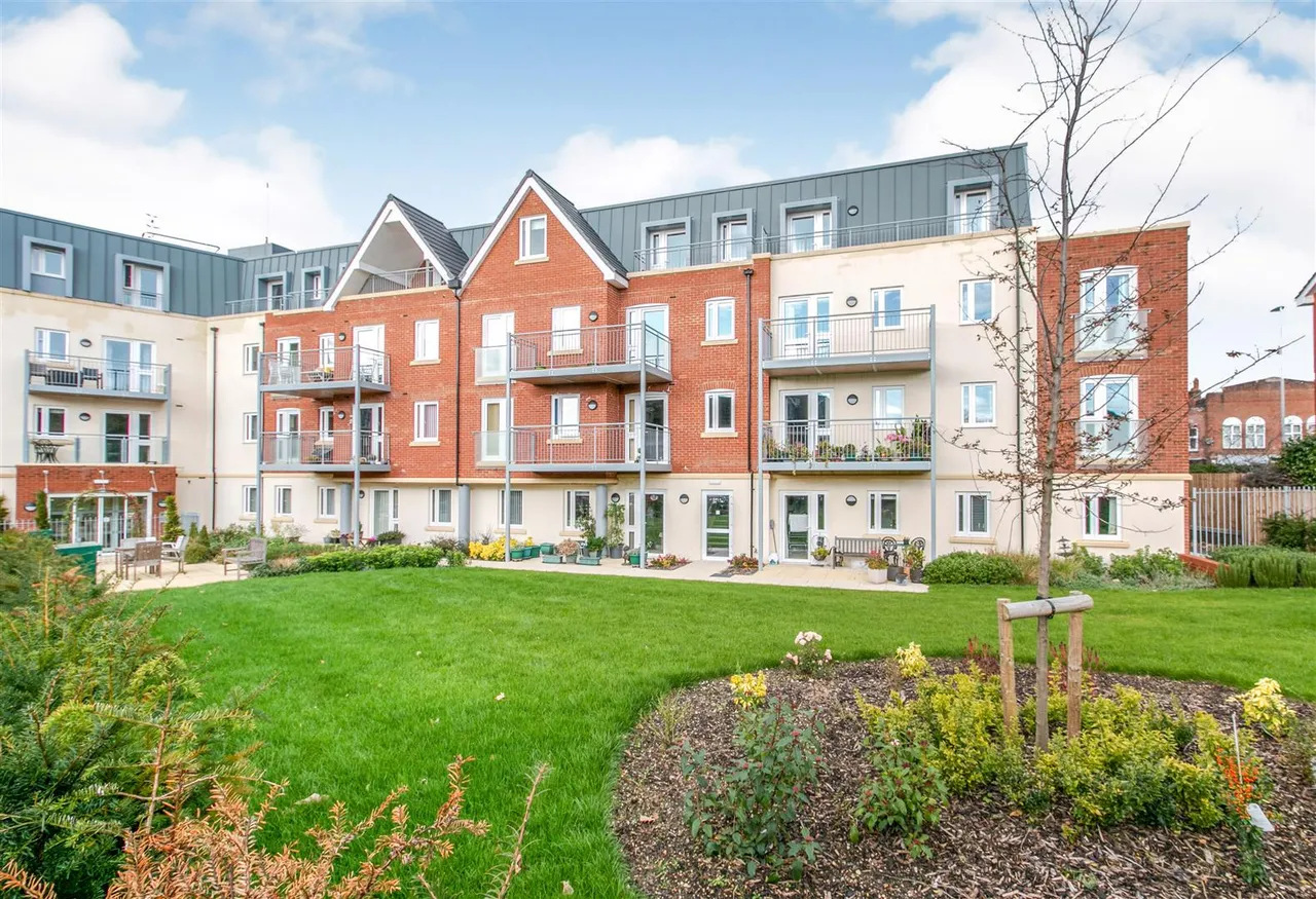1 bed flat for sale, Macaulay Road, Broadstone, BH18