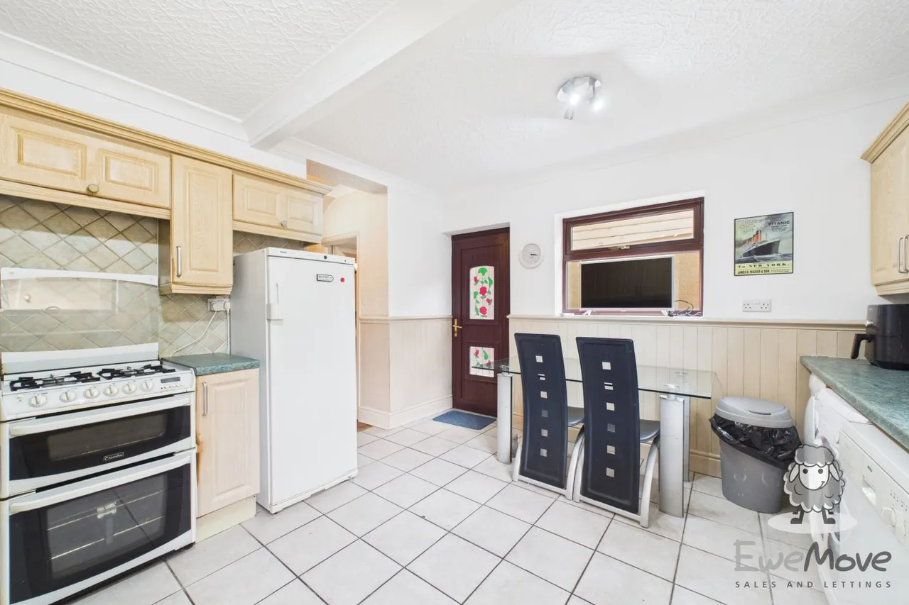 Cowley Hill Lane, St. Helens, WA10, photo 8