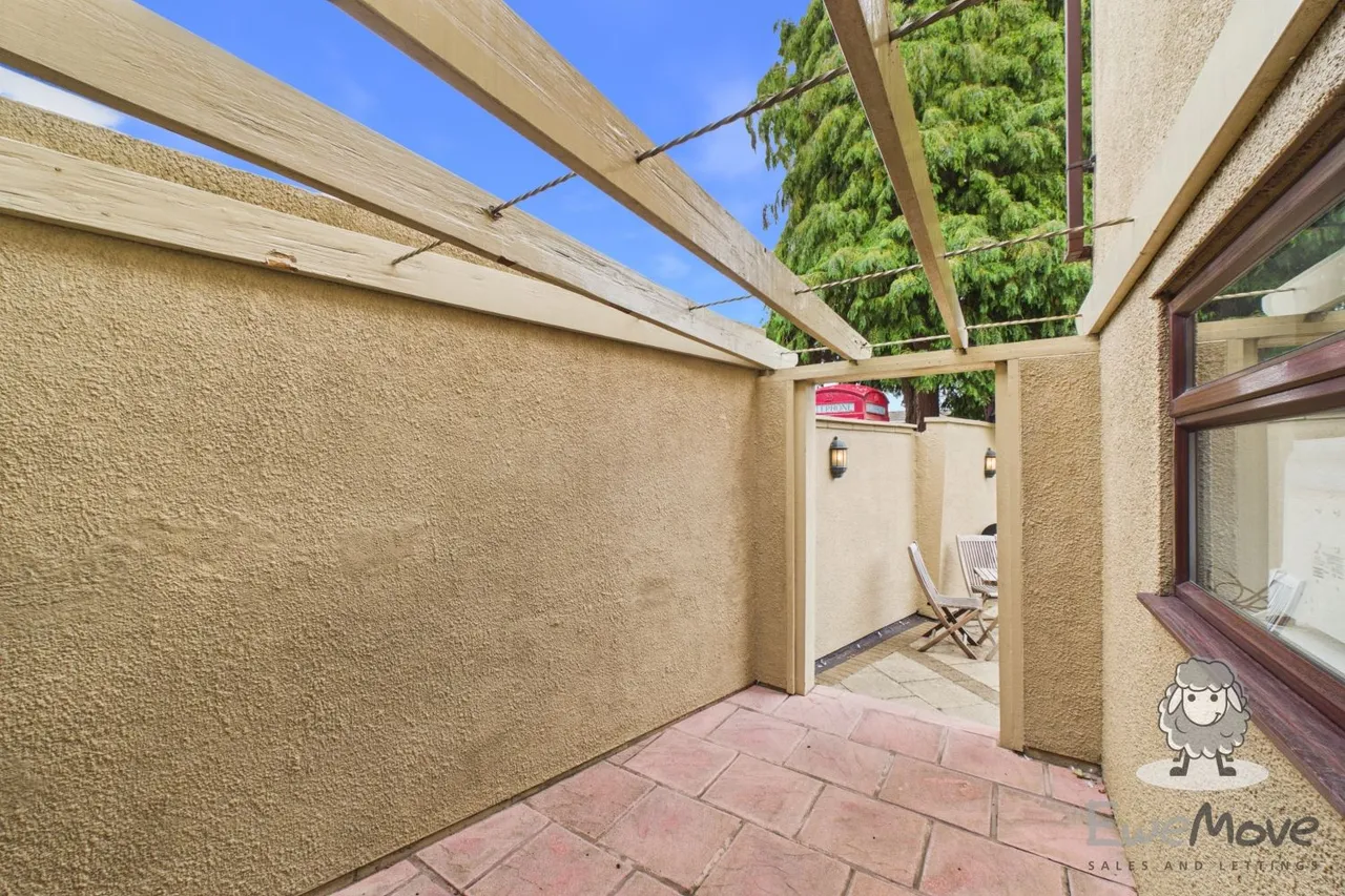Cowley Hill Lane, St. Helens, WA10, photo 19