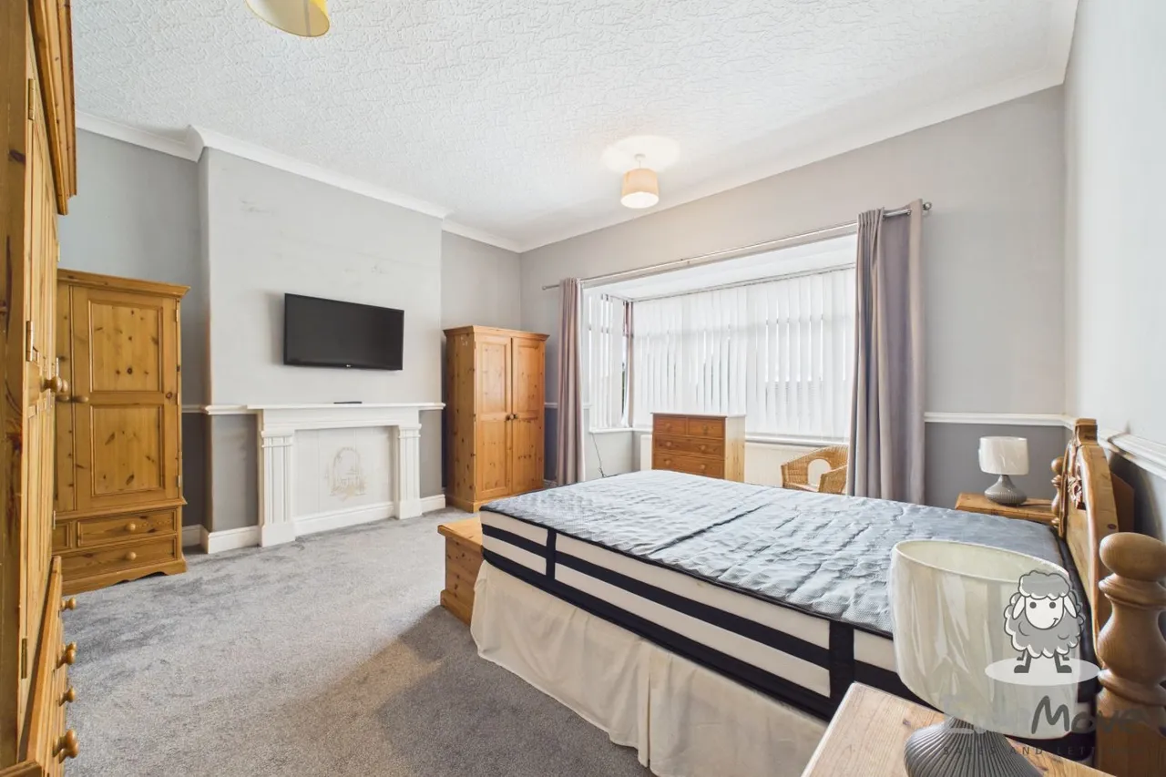 Cowley Hill Lane, St. Helens, WA10, photo 12