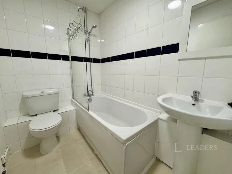 Beech Road, Horsham, RH12, photo 10