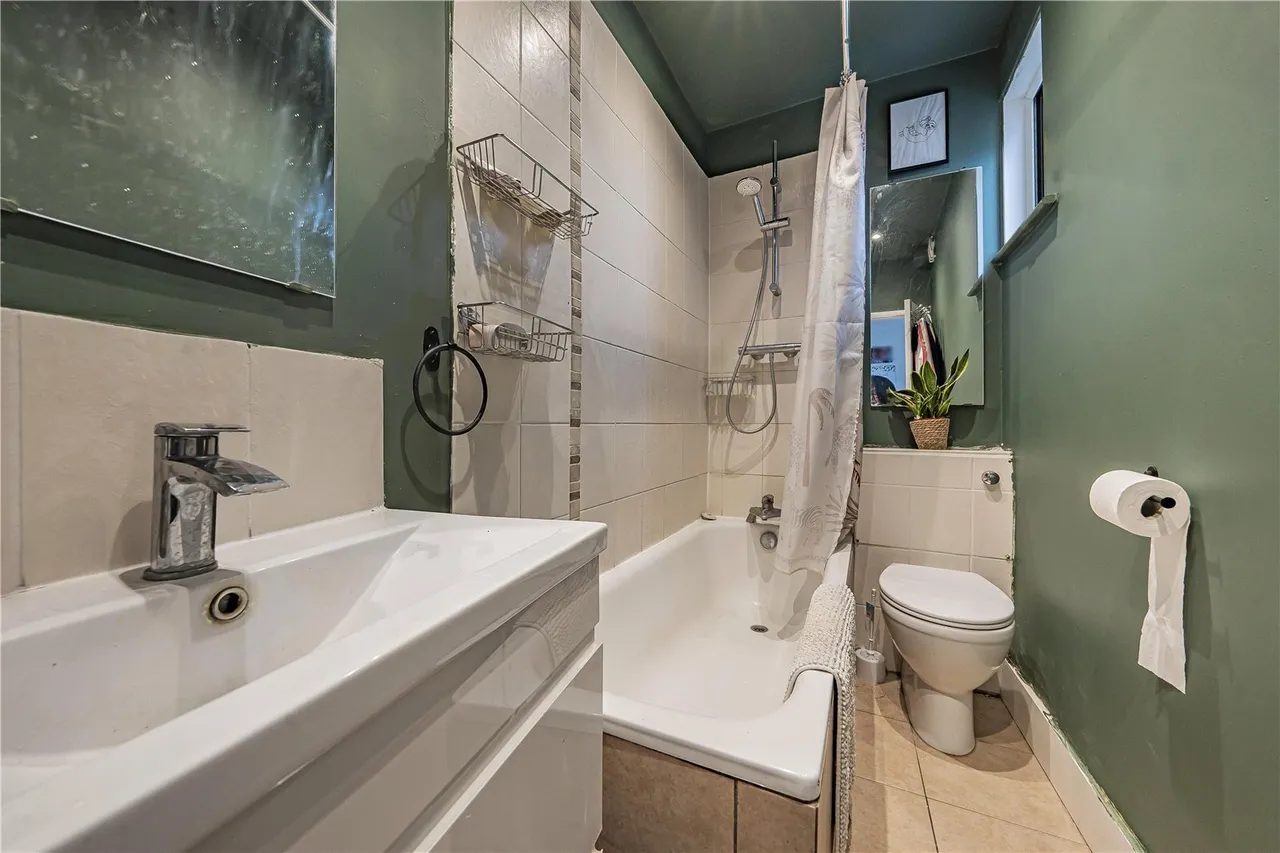 Godstone Road, St Margarets, TW1, photo 9