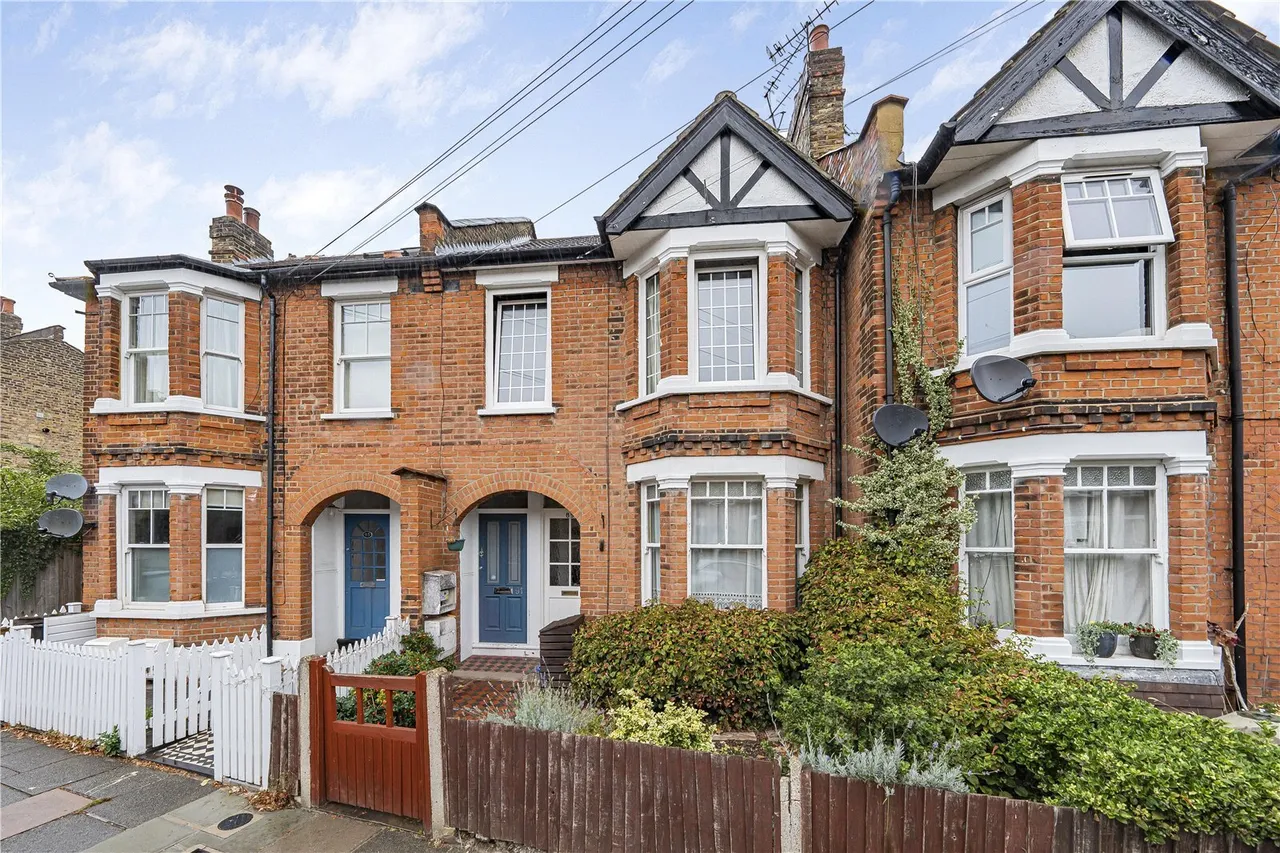 3 bed flat for sale, Godstone Road, St Margarets, TW1