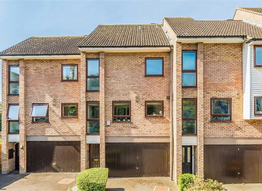 Colnebridge Close, Staines-Upon-Thames, TW18, photo 7