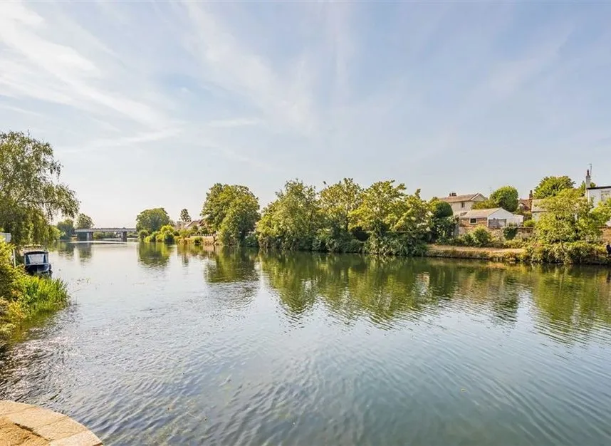 Colnebridge Close, Staines-Upon-Thames, TW18, photo 8