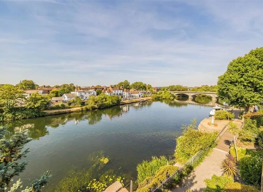 4 bed property for sale, Colnebridge Close, Staines-Upon-Thames, TW18