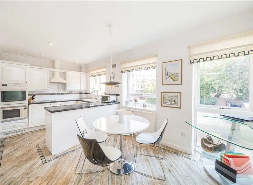 Colnebridge Close, Staines-Upon-Thames, TW18, photo 2