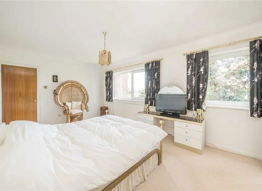 Colnebridge Close, Staines-Upon-Thames, TW18, photo 5