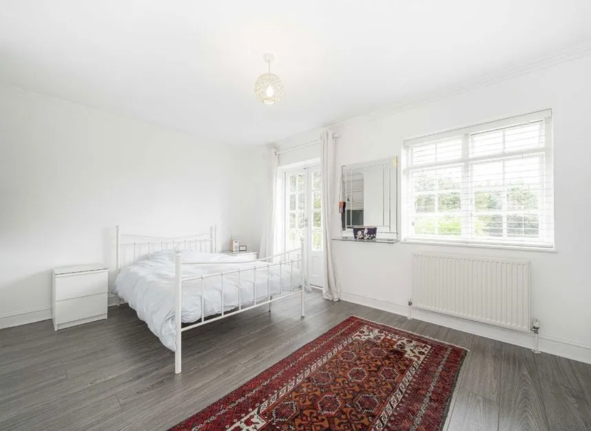 Springfield Grove, Sunbury-On-Thames, TW16, photo 8