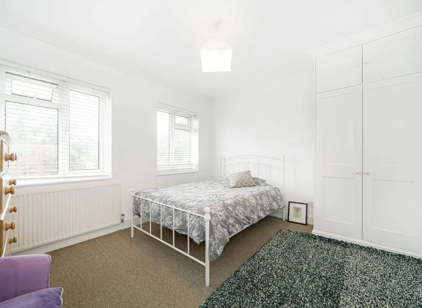 Springfield Grove, Sunbury-On-Thames, TW16, photo 9