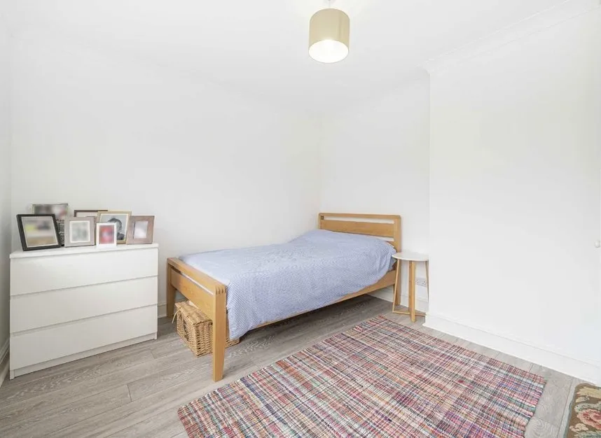 Springfield Grove, Sunbury-On-Thames, TW16, photo 7