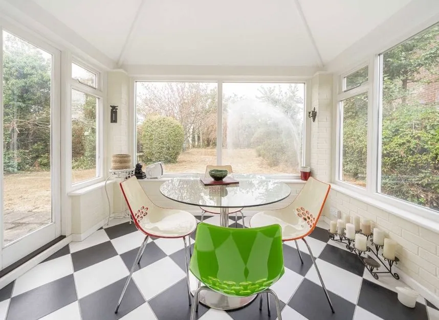 Springfield Grove, Sunbury-On-Thames, TW16, photo 5