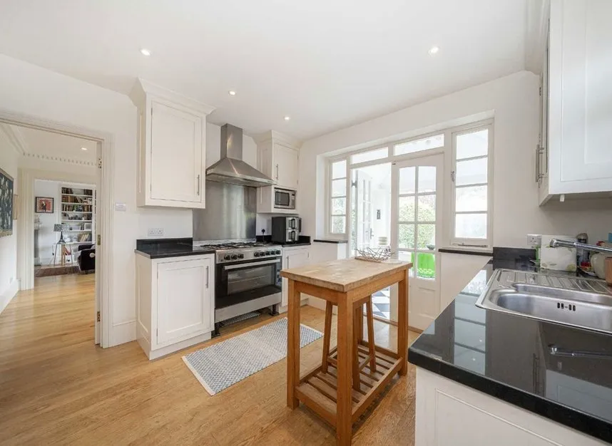 Springfield Grove, Sunbury-On-Thames, TW16, photo 4