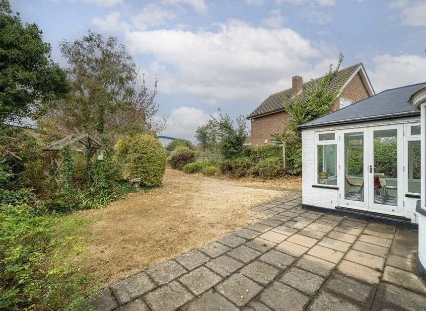 Springfield Grove, Sunbury-On-Thames, TW16, photo 11
