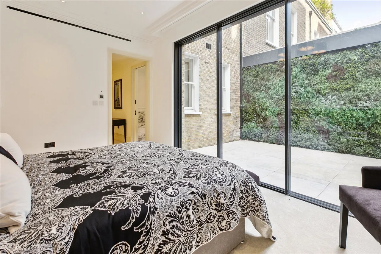 Vicarage Gate, Kensington, W8, photo 3