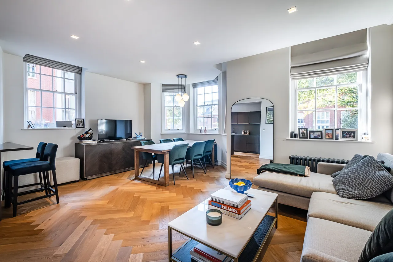 2 bed flat for sale, Kidderpore Avenue, London, NW3