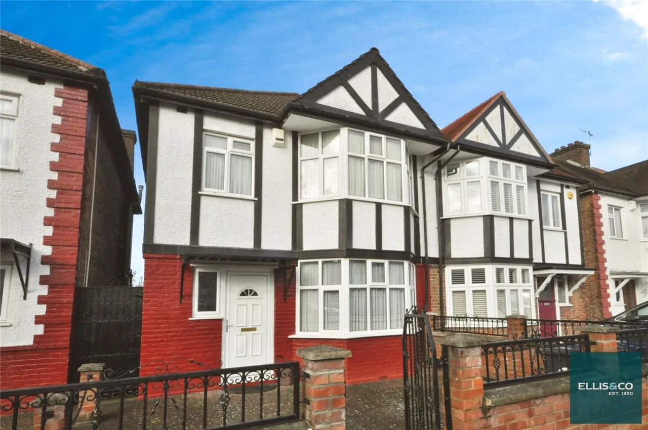3 bed house for sale, Wentworth Avenue, Finchley, N3