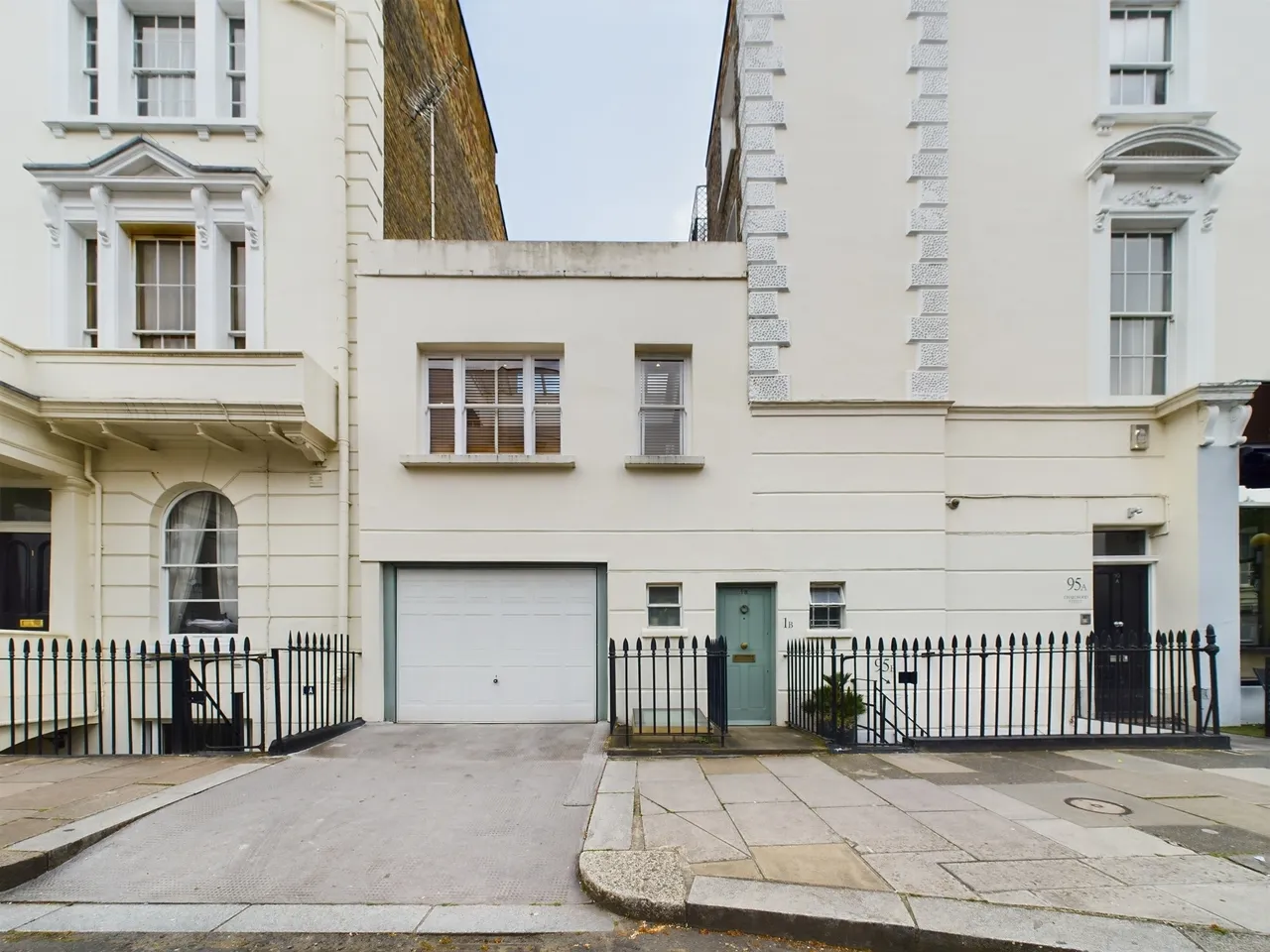 2 bed flat for sale — Winchester Street, London