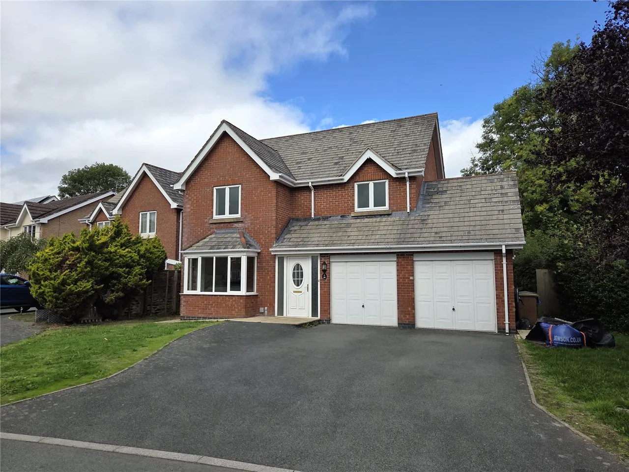 4 bed house to rent, Longcroft, Weston Rhyn