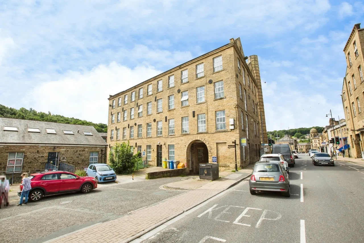 2 bed flat for sale — Wharf Street, SOWERBY BRIDGE, West Yorkshire, HX6