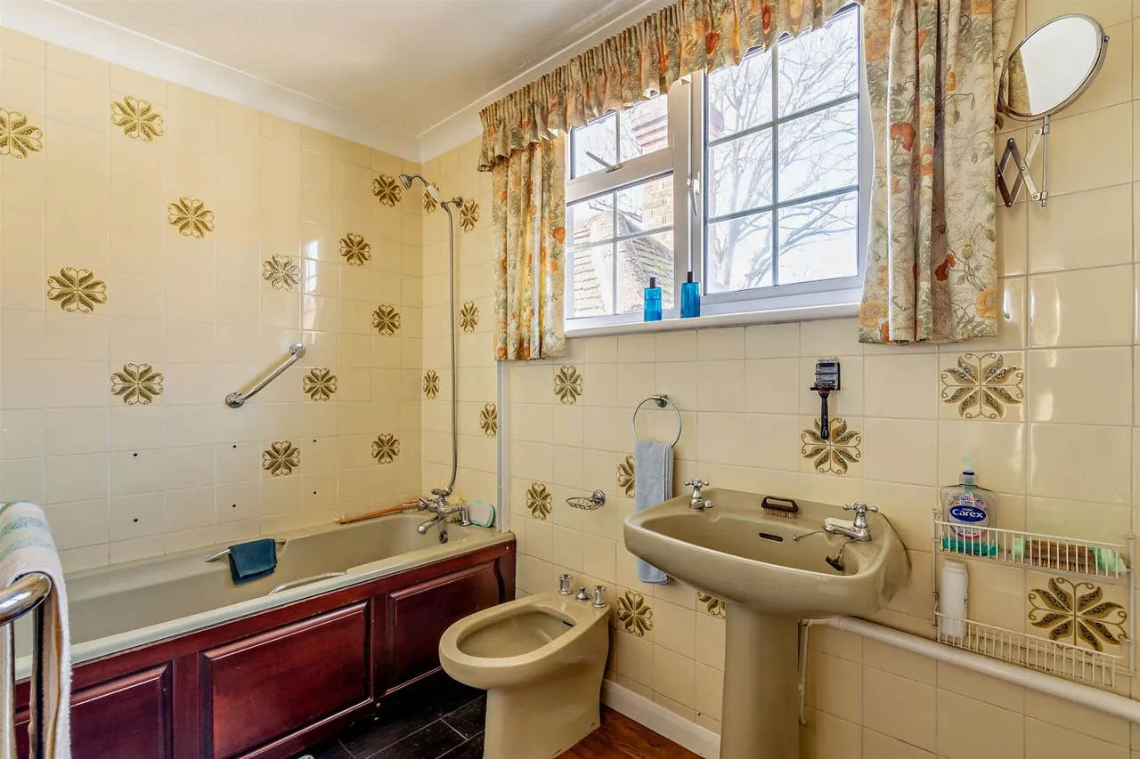 Ashford Road, Weavering, photo 18