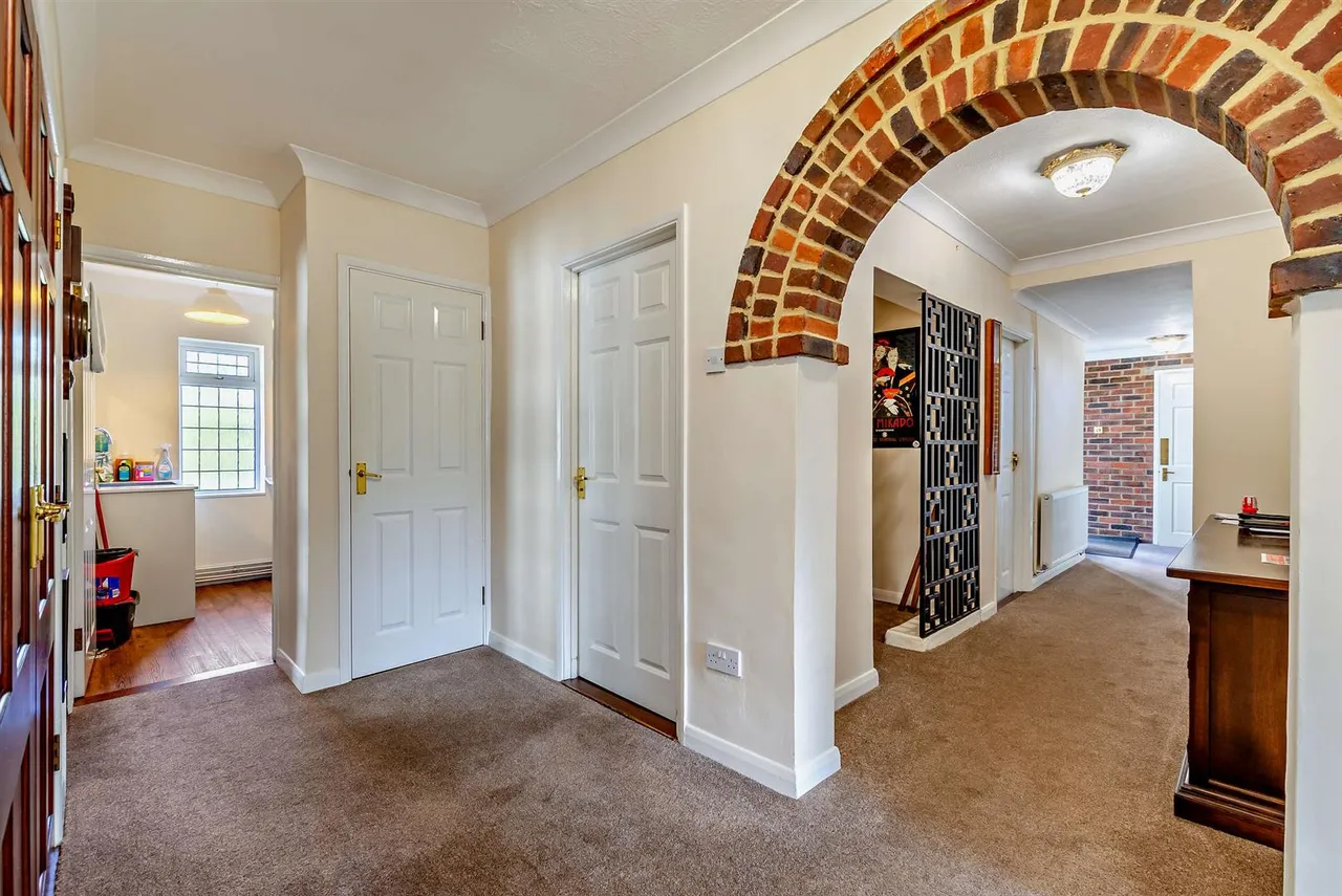 Ashford Road, Weavering, photo 8