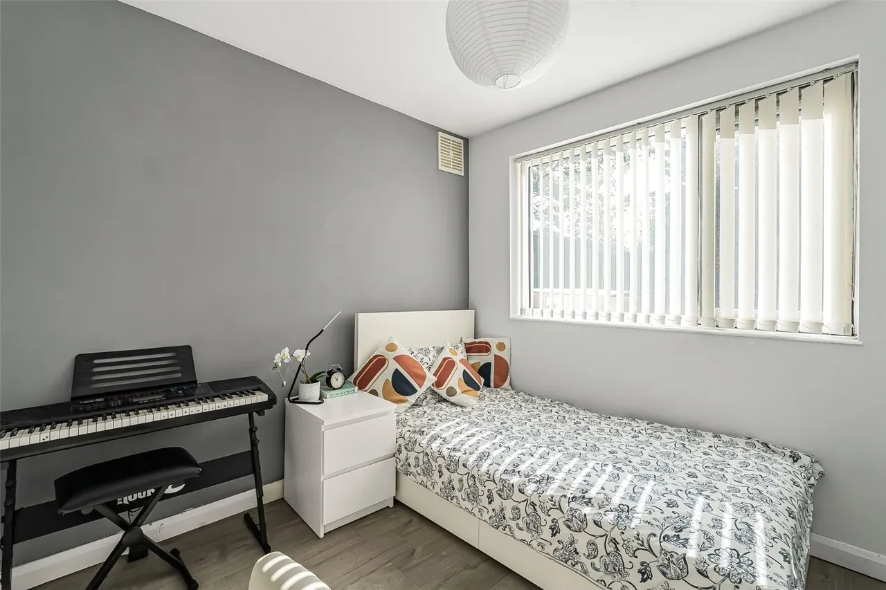 Curtis Road, Whitton, TW4, photo 15