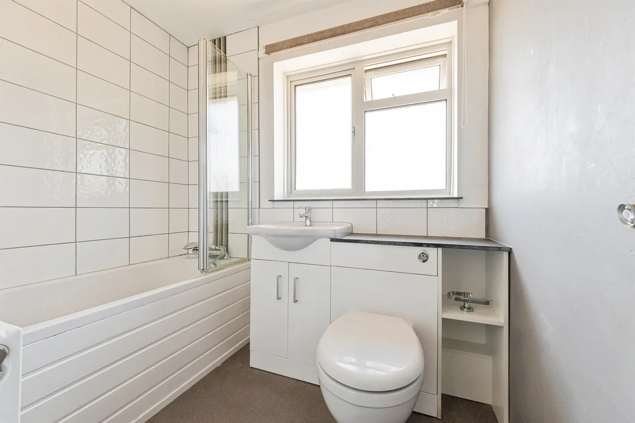 North Way, Deanshanger, MK19, photo 16