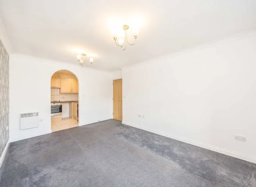 International Way, Sunbury-On-Thames, TW16, photo 5