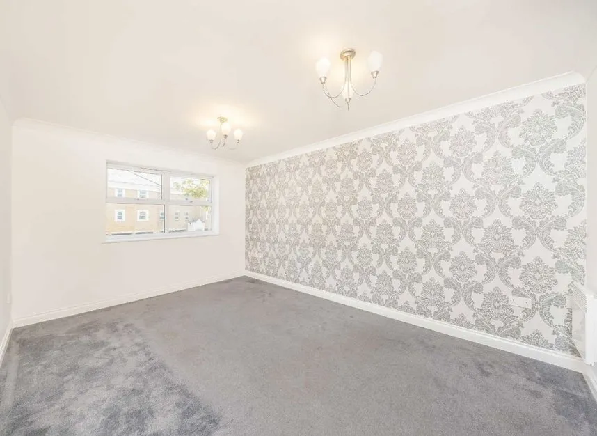 International Way, Sunbury-On-Thames, TW16, photo 2