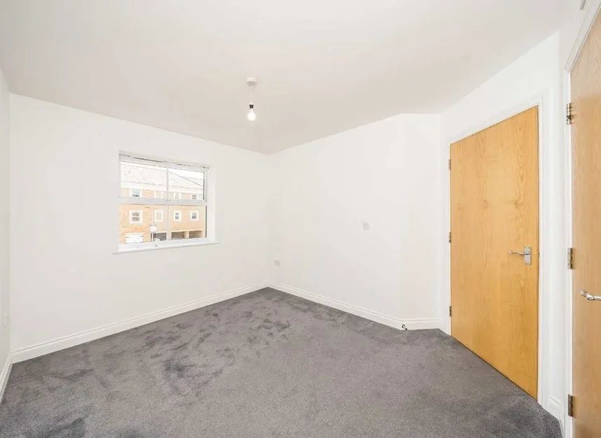International Way, Sunbury-On-Thames, TW16, photo 4