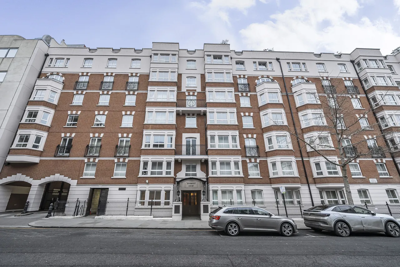 3 bed flat for sale — 401 Sovereign Court, 29 Wrights Lane, London