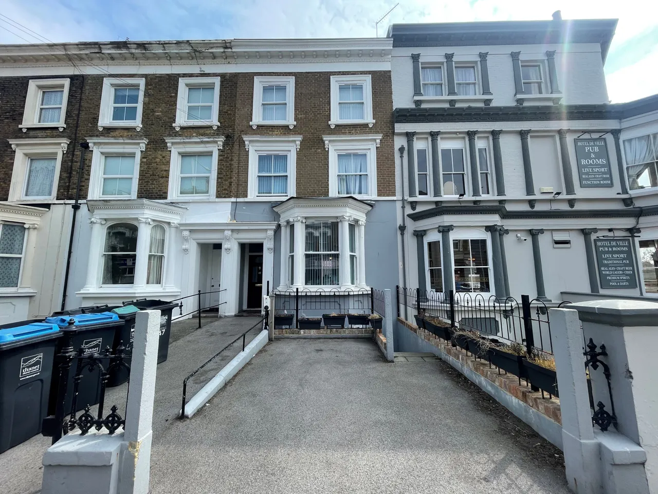 2 bed flat to rent, Grange Road, CT11
