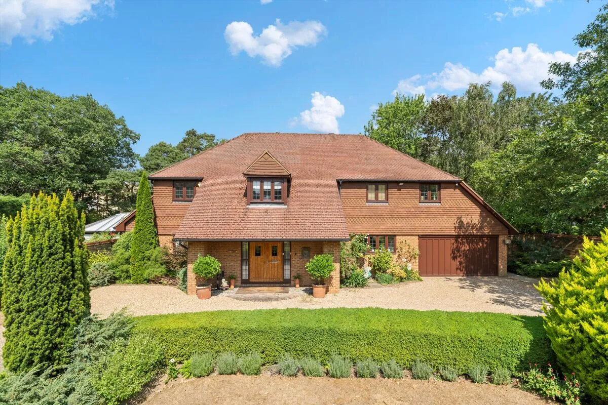 Queensgate, Cobham, KT11, photo 39