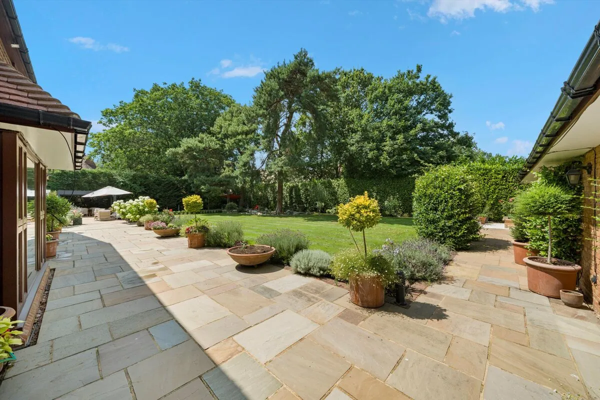 Queensgate, Cobham, KT11, photo 33