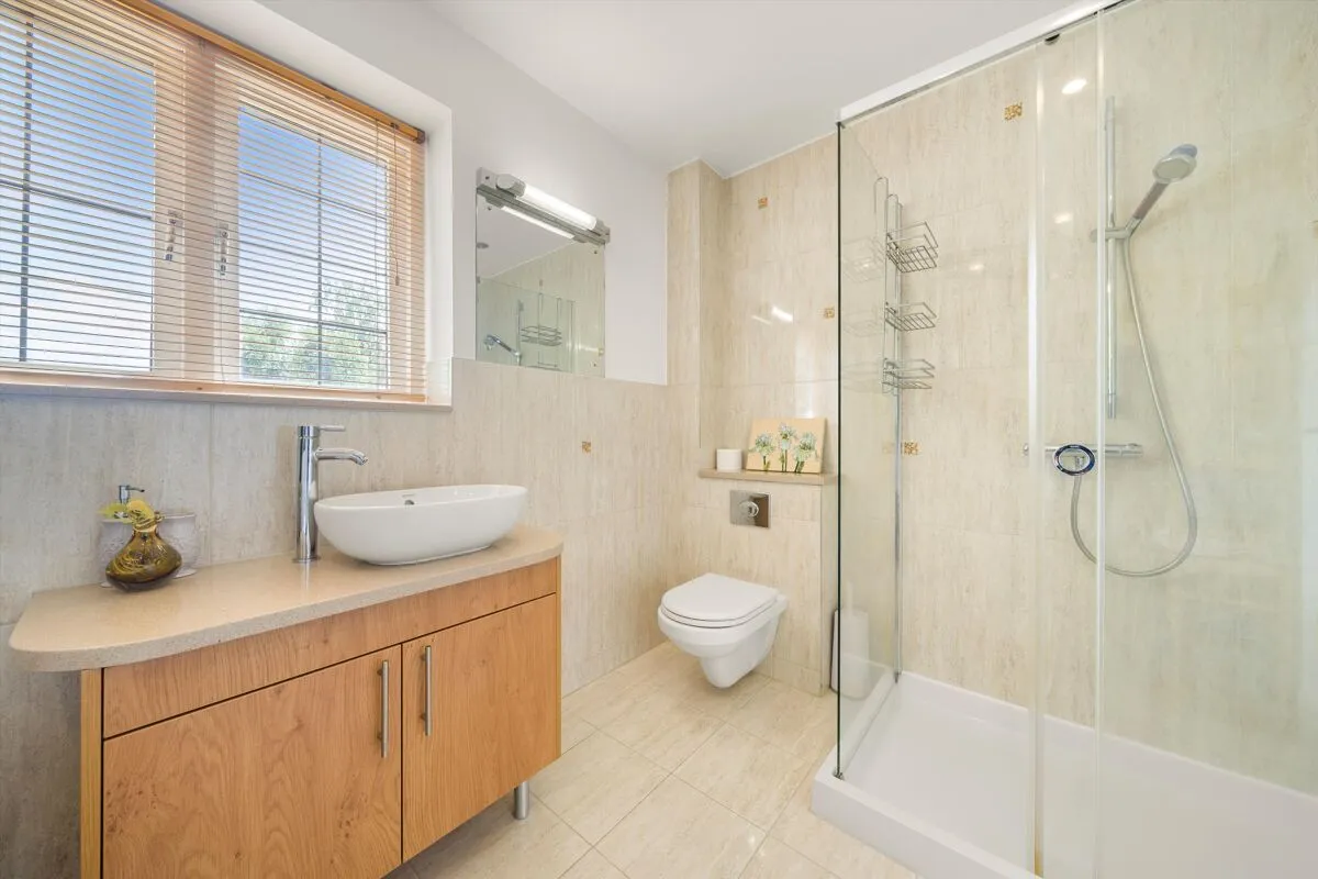 Queensgate, Cobham, KT11, photo 24