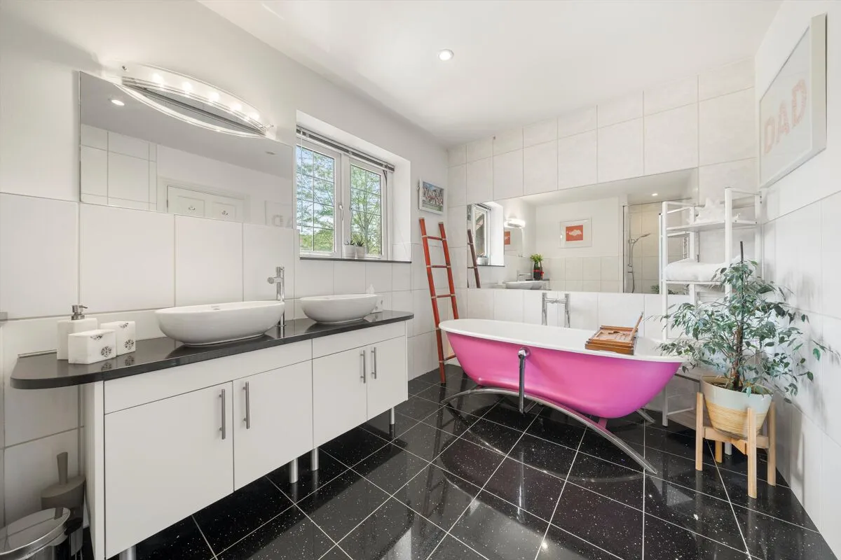Queensgate, Cobham, KT11, photo 26