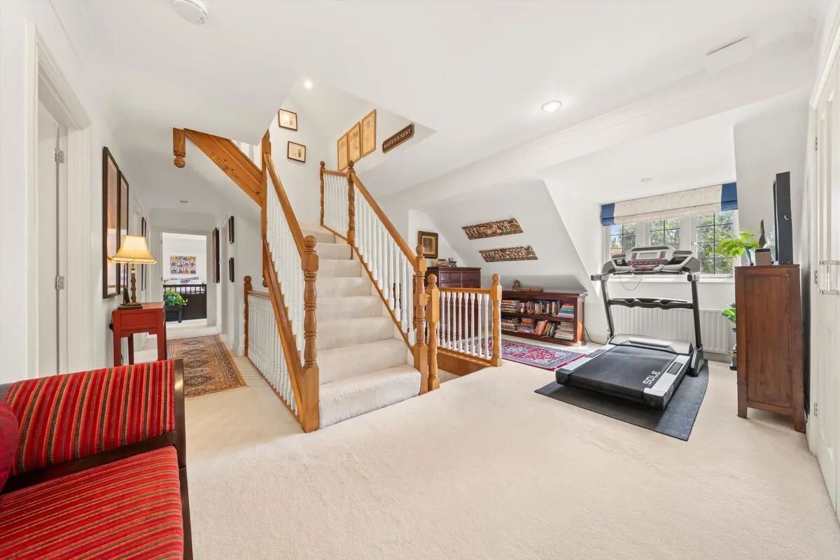 Queensgate, Cobham, KT11, photo 15
